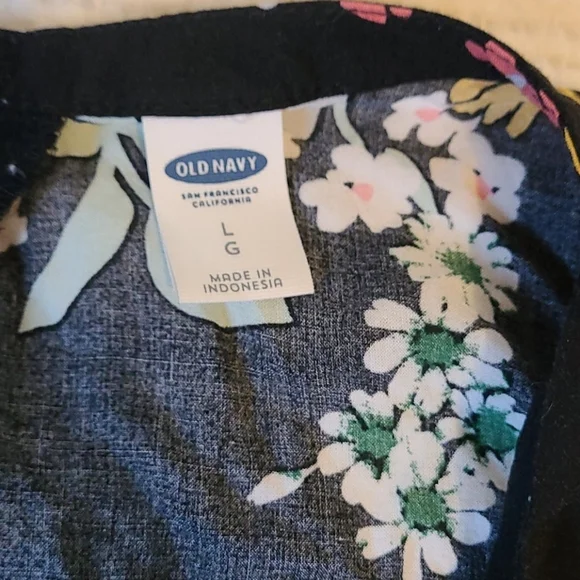 B44:"OLD NAVY",L- WOMENS FLOWERED BLOUSE - Picture 2 of 3